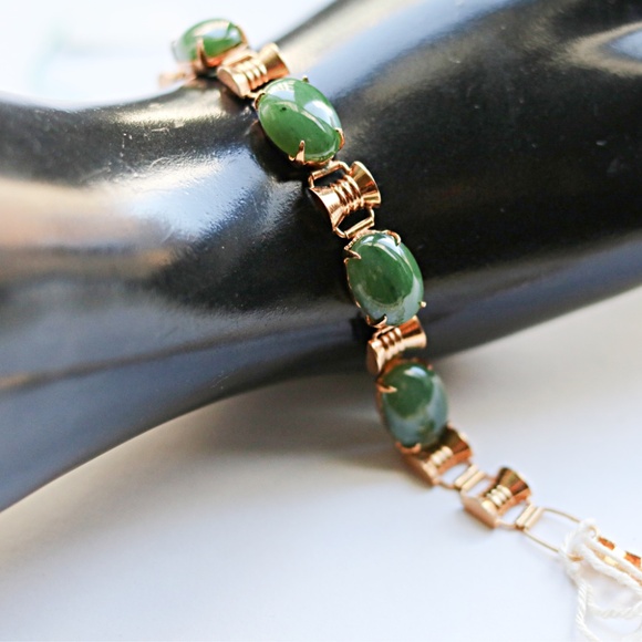 Green Jade NEW OLD STOCK Bracelet - Picture 2 of 2